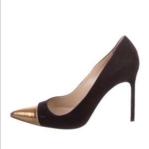 Gold toe Manolo Blahnik pumps